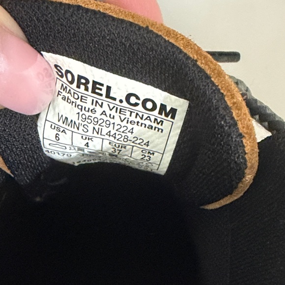 Sorel Women’s Boots in Black, Gray, and Tan - Picture 5 of 5